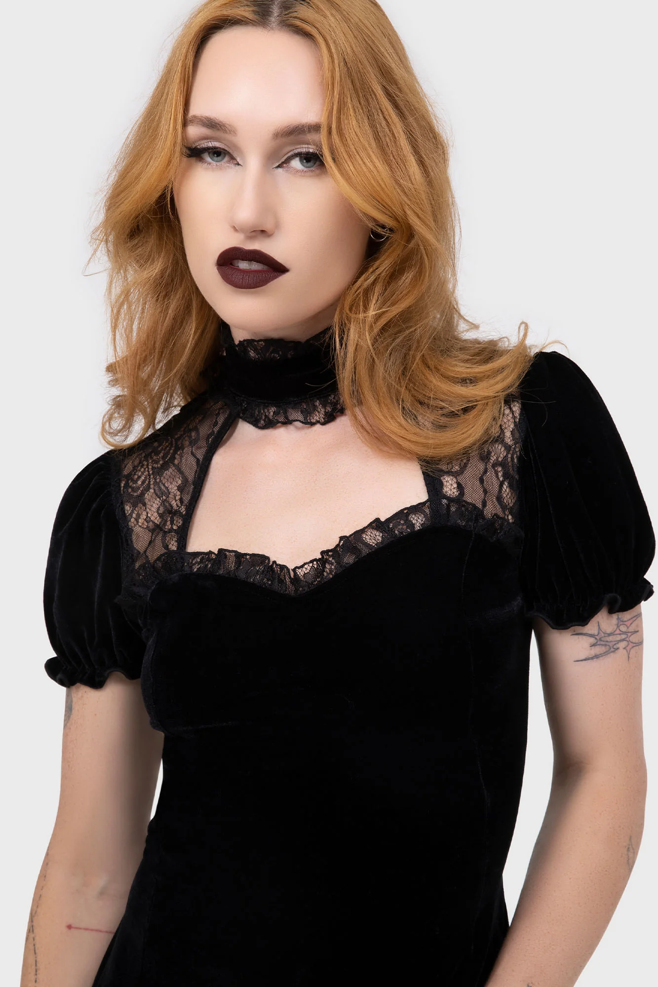 Julienne Velvet Keyhole Dress [B] - Image 3
